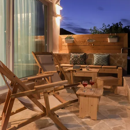 Ekati Mare Boutique & Kávos