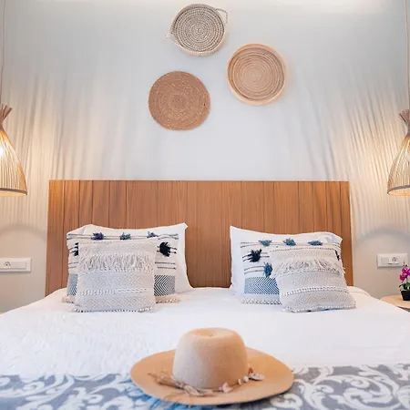 Ekati Mare Boutique & Kávos