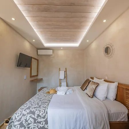 Отель Ekati Mare Boutique &