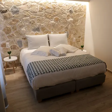 Ekati Maizonettes 4*