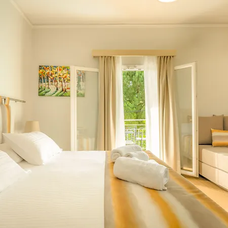 Отель Ekati Mare Boutique &