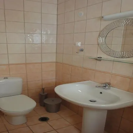 Hotell Ekati Maizonettes 4*