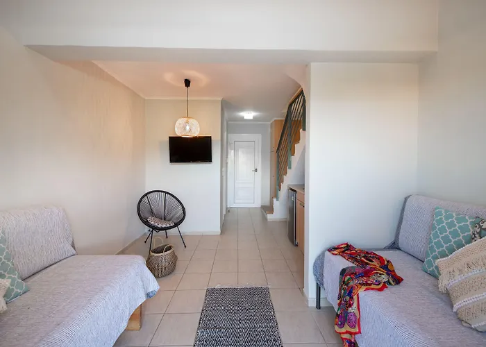 Ekati Maizonettes Hotell 4*