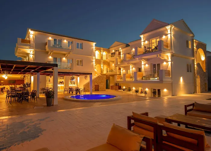 Ekati Maizonettes Hotell 4*